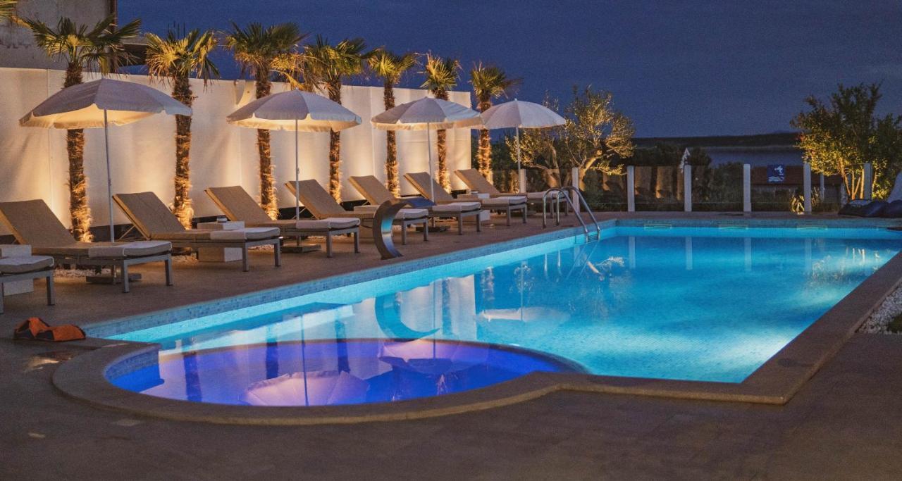 Luxury Apartments White Villa Violeta マンドレ エクステリア 写真