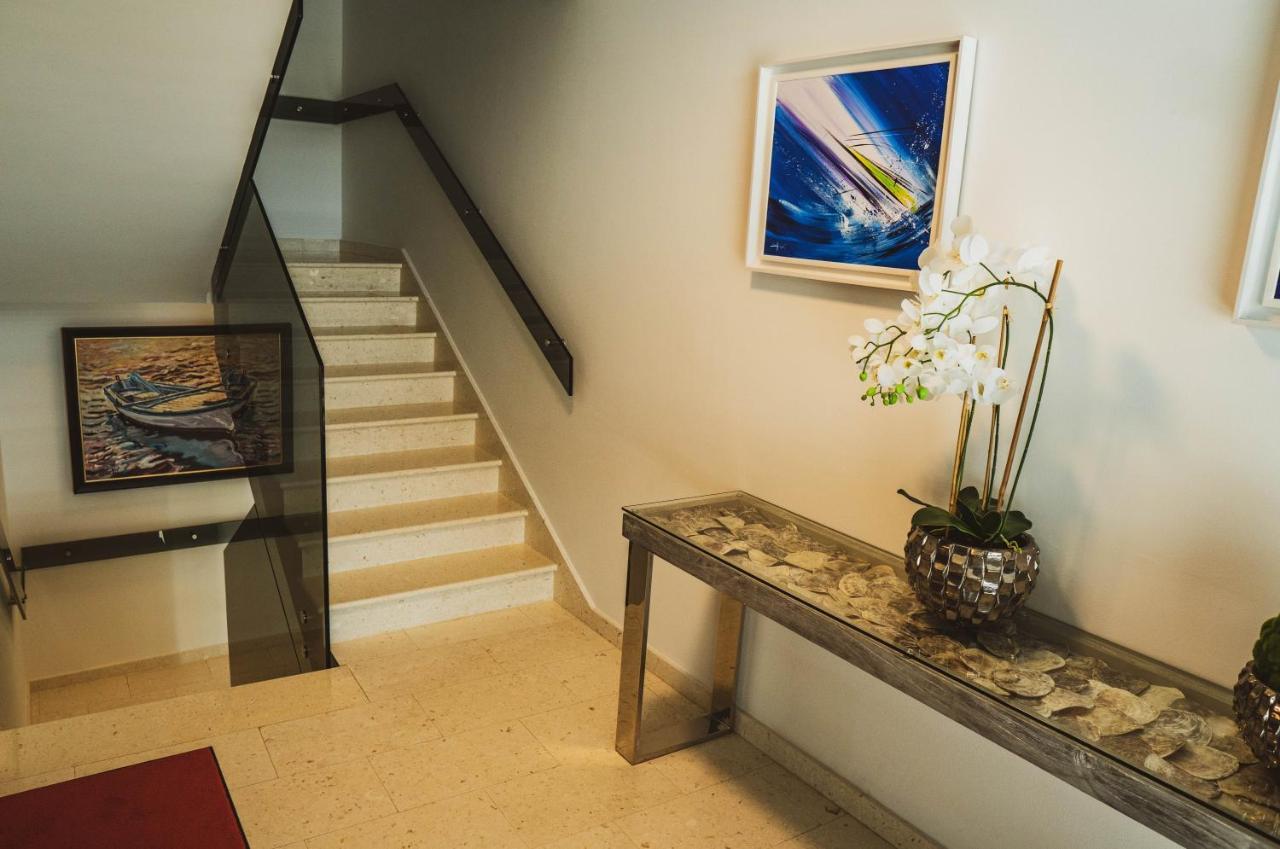 Luxury Apartments White Villa Violeta マンドレ エクステリア 写真