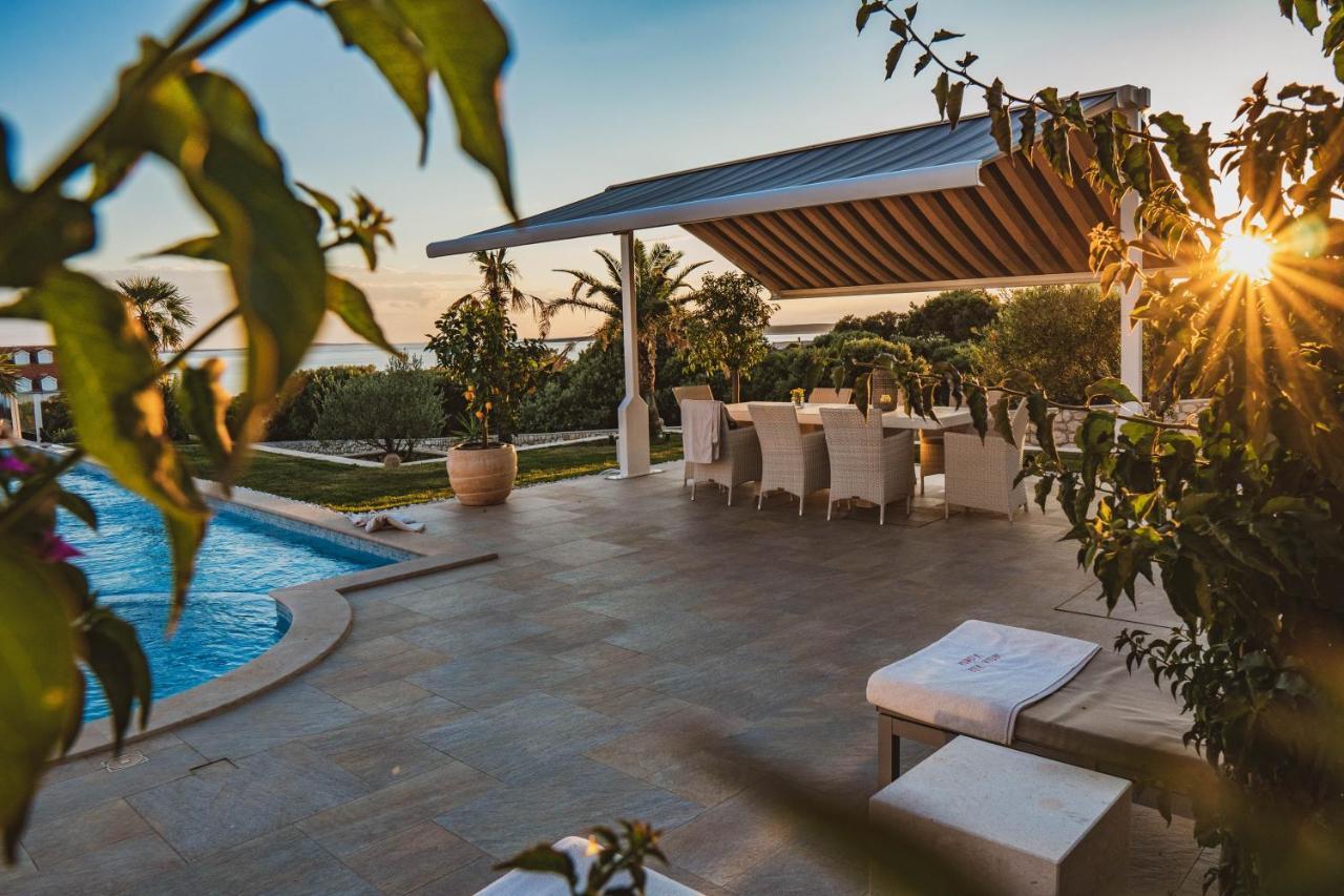 Luxury Apartments White Villa Violeta マンドレ エクステリア 写真