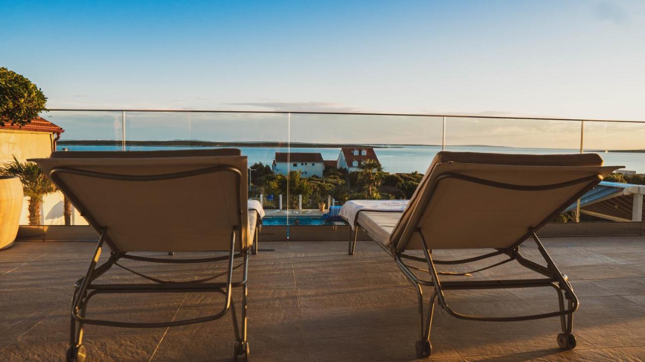 Luxury Apartments White Villa Violeta マンドレ エクステリア 写真
