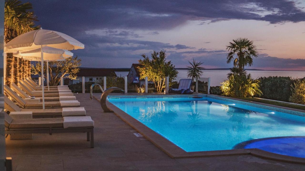 Luxury Apartments White Villa Violeta マンドレ エクステリア 写真