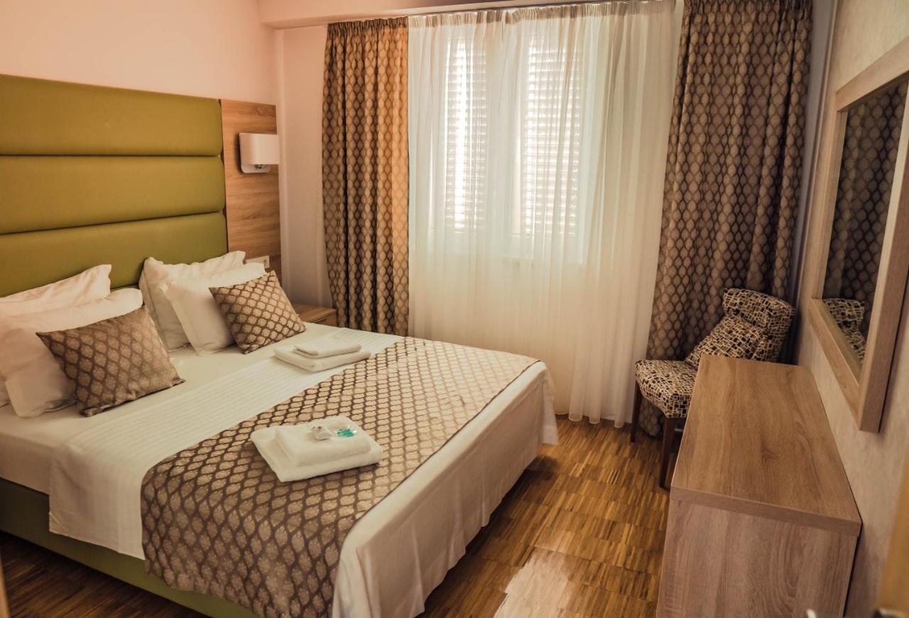 Luxury Apartments White Villa Violeta マンドレ エクステリア 写真