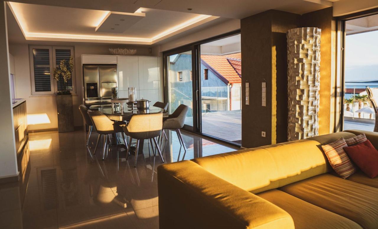 Luxury Apartments White Villa Violeta マンドレ エクステリア 写真