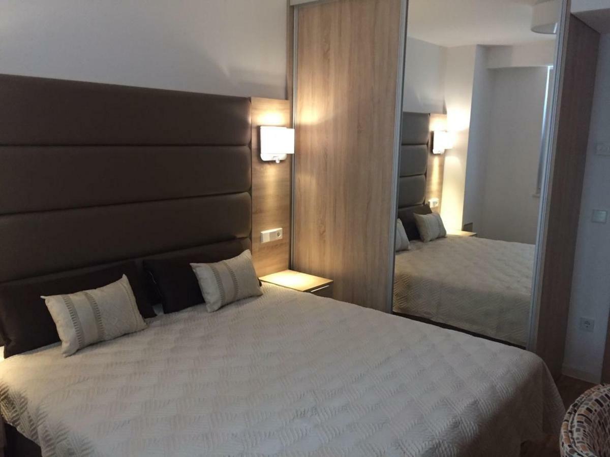 Luxury Apartments White Villa Violeta マンドレ エクステリア 写真