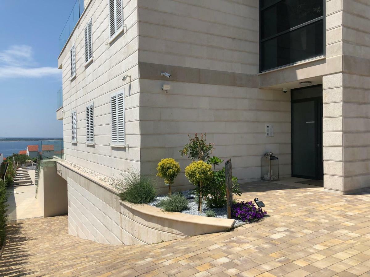 Luxury Apartments White Villa Violeta マンドレ エクステリア 写真