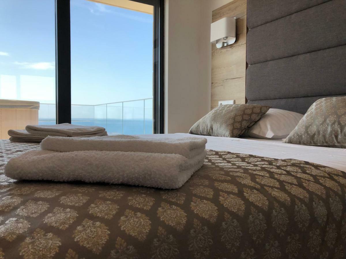 Luxury Apartments White Villa Violeta マンドレ エクステリア 写真
