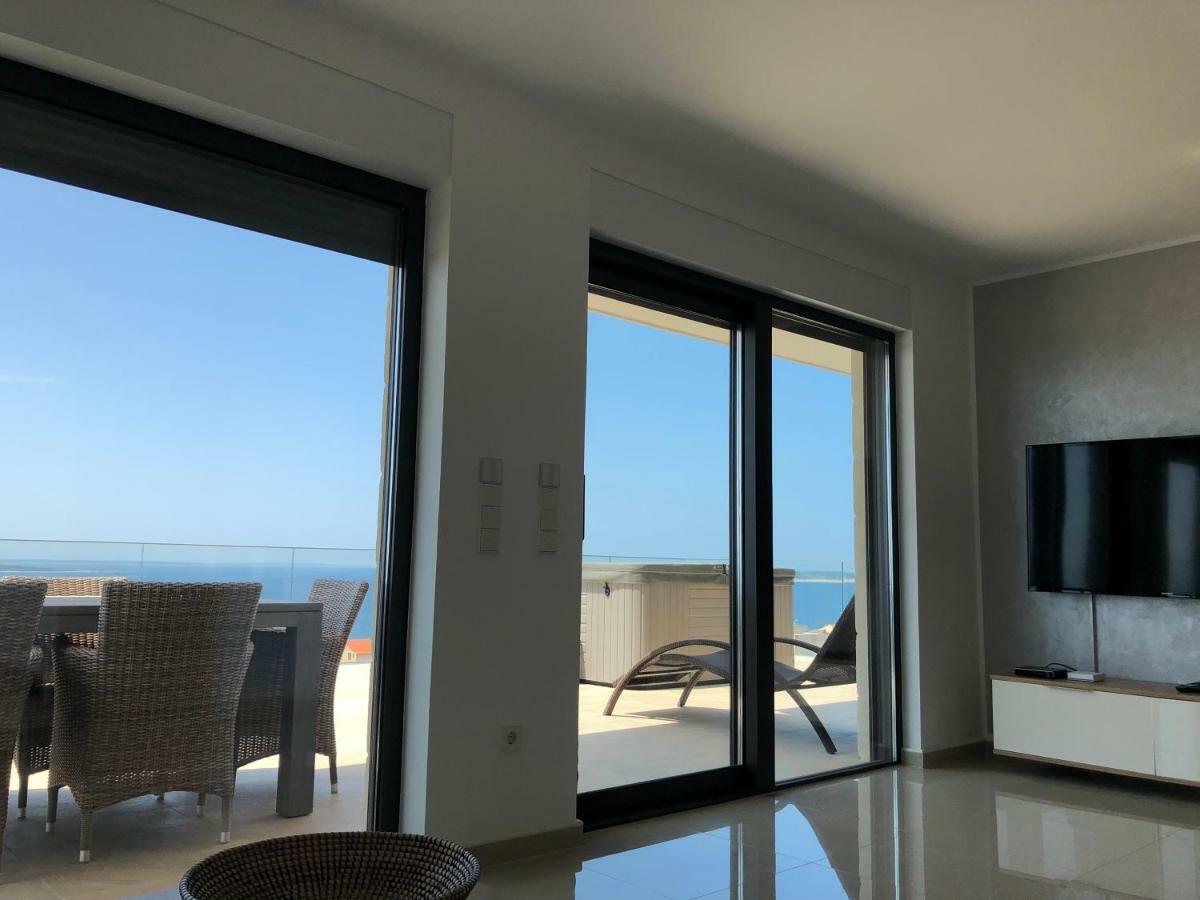 Luxury Apartments White Villa Violeta マンドレ エクステリア 写真